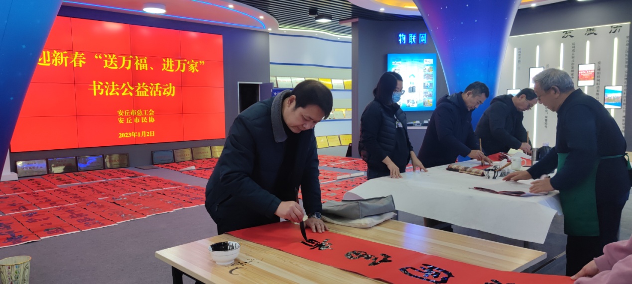 迎新春“送万福，进万家”书法公益活动走进凯发K8(中国)机械